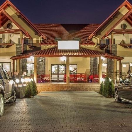 Aranykakas Etterem Es Panzio Bed & Breakfast Sindominic ภายนอก รูปภาพ