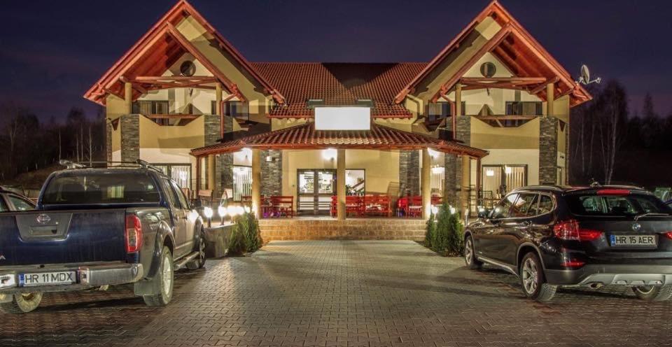 Aranykakas Etterem Es Panzio Bed & Breakfast Sindominic ภายนอก รูปภาพ
