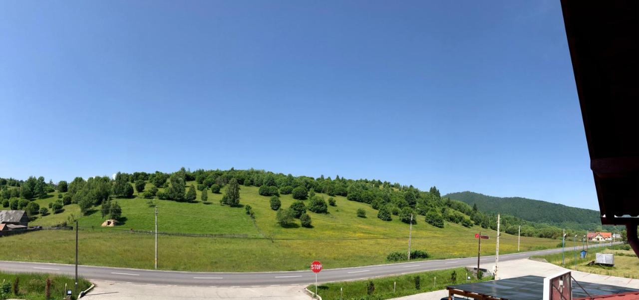 Aranykakas Etterem Es Panzio Bed & Breakfast Sindominic ภายนอก รูปภาพ