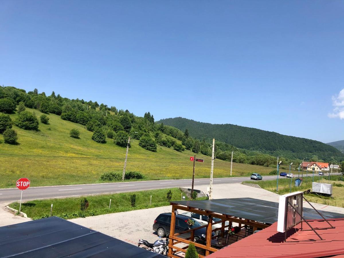 Aranykakas Etterem Es Panzio Bed & Breakfast Sindominic ภายนอก รูปภาพ